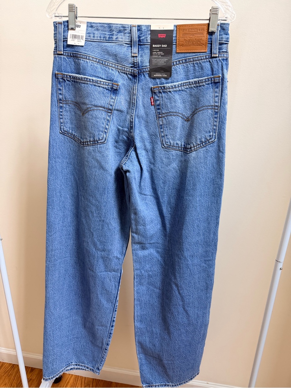 NWT Levi's Baggy Dad Women's Jeans premium denim medium wash distressed Sz 27x32 - Picture 2 of 7